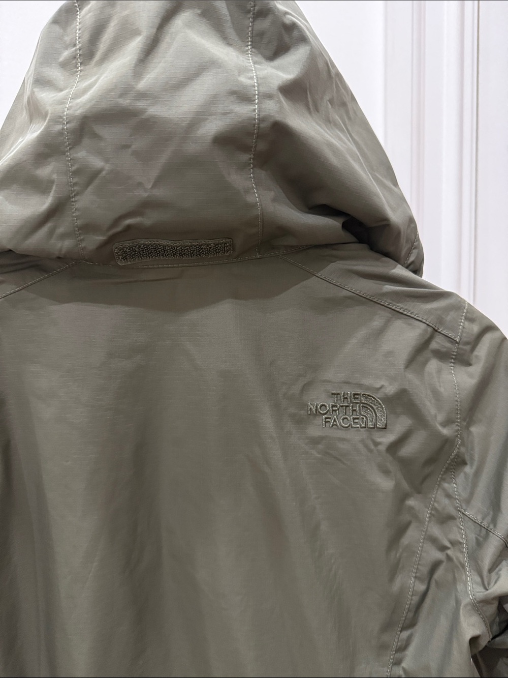 The North Face Women's Hyvent Hooded Utility Jacket - Olive - Picture 6 of 6